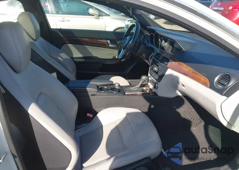 2013 Mercedes-Benz C 250 из США, поврежденный, VIN WDDGJ4HB8DF990266